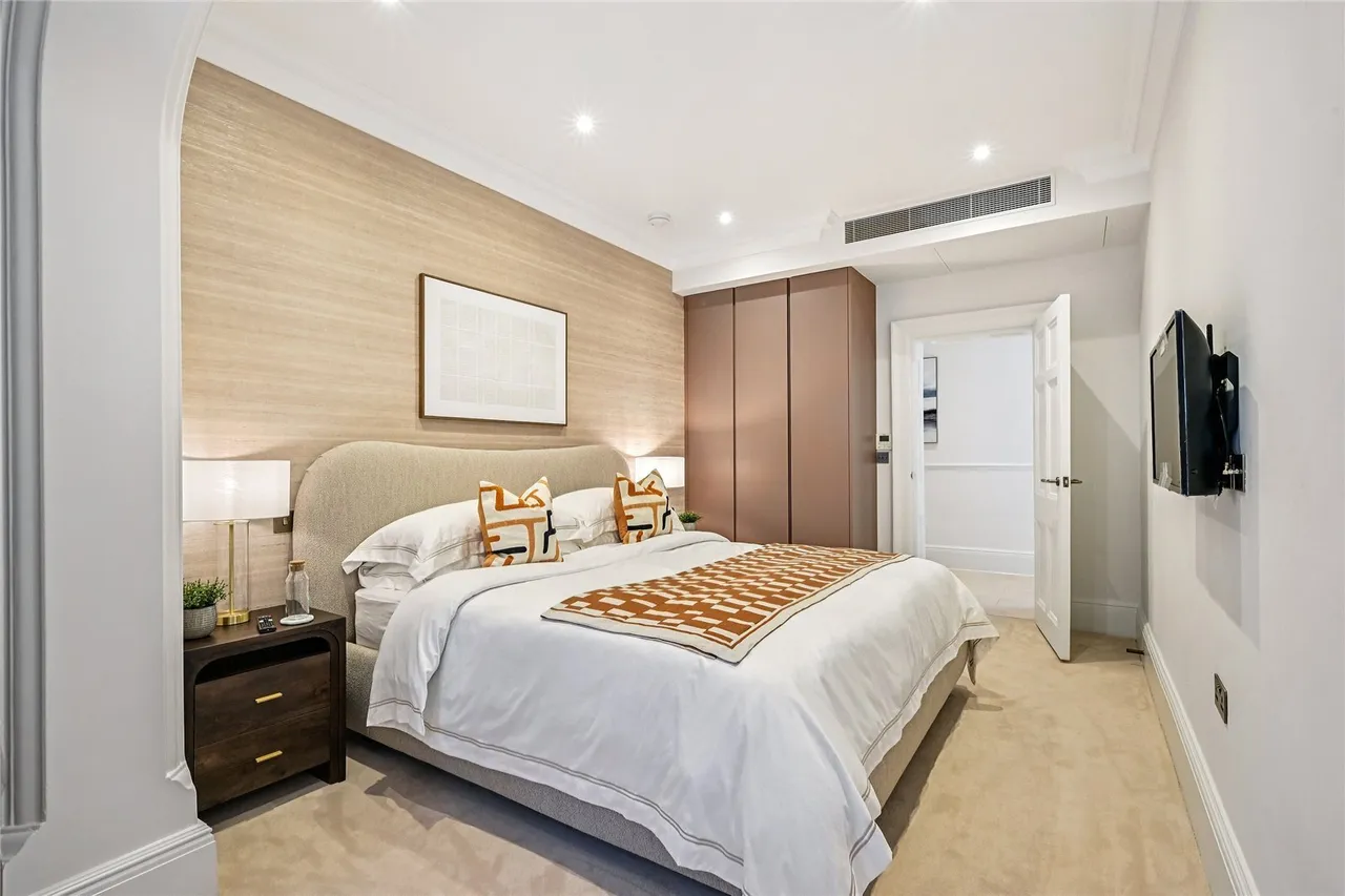 Stratton Street, London, W1J, photo 12