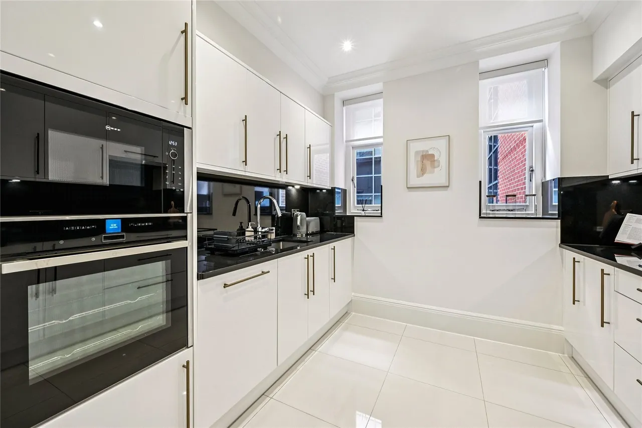 Stratton Street, London, W1J, photo 2