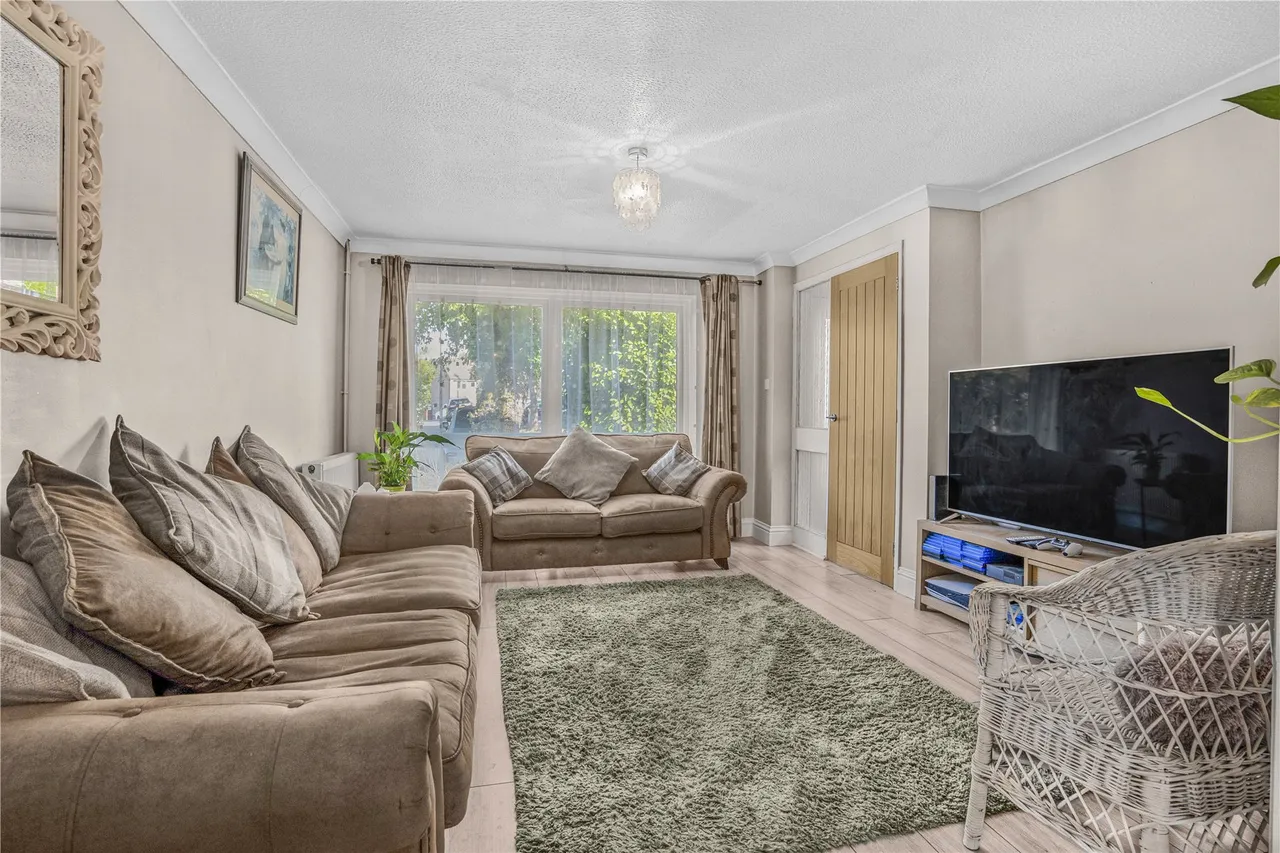 Elm Court, Knaphill, GU21, photo 3