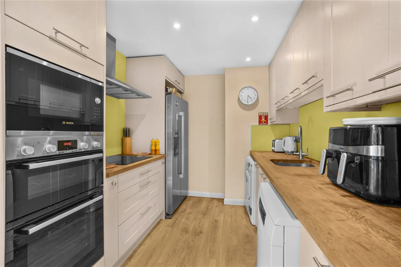 Elm Court, Knaphill, GU21, photo 6