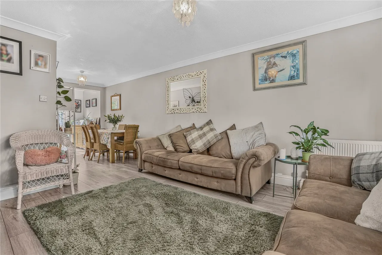 Elm Court, Knaphill, GU21, photo 2