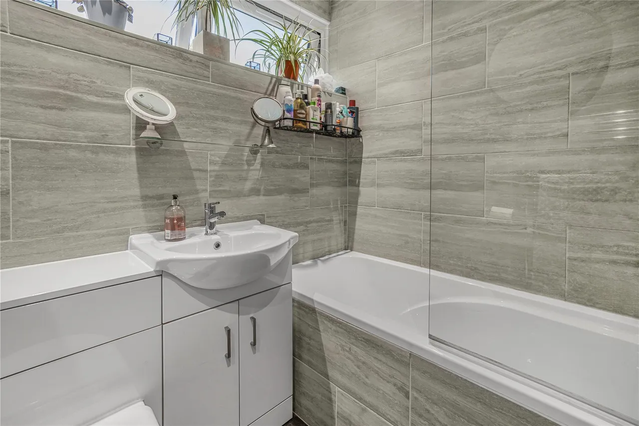 Elm Court, Knaphill, GU21, photo 13
