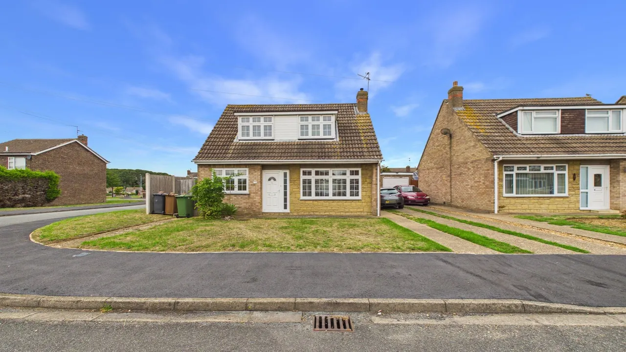 3 bed chalet for sale — Buttermere Place, Peterborough, PE4