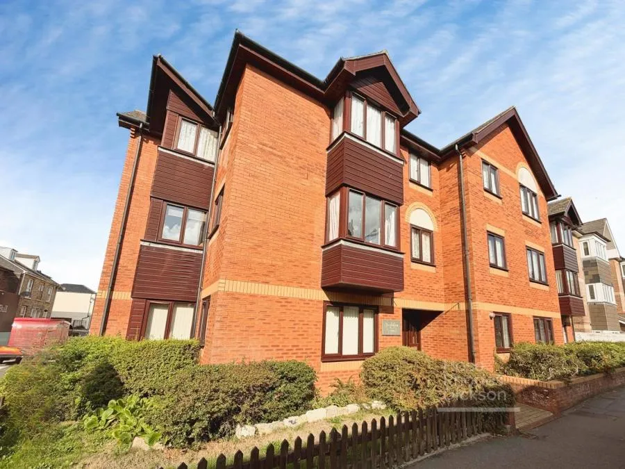1 bed flat for sale, Trafalgar Road, Newport, PO30