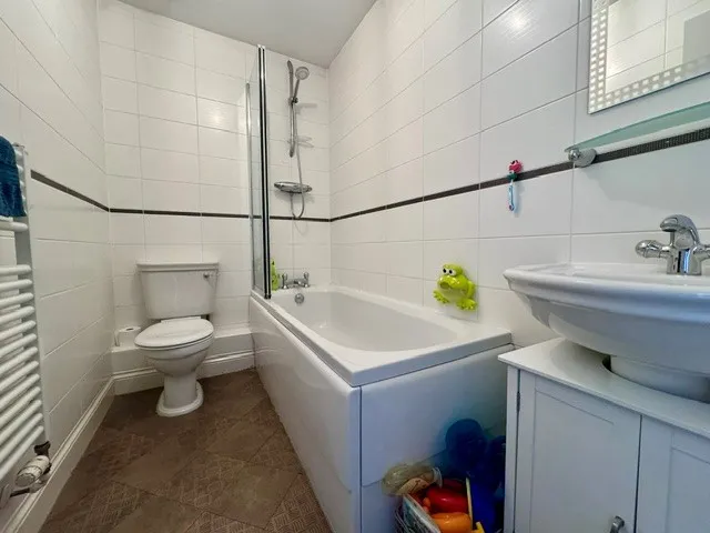 Chertsey Street, Fleet, Hampshire, GU51 1HS, photo 12
