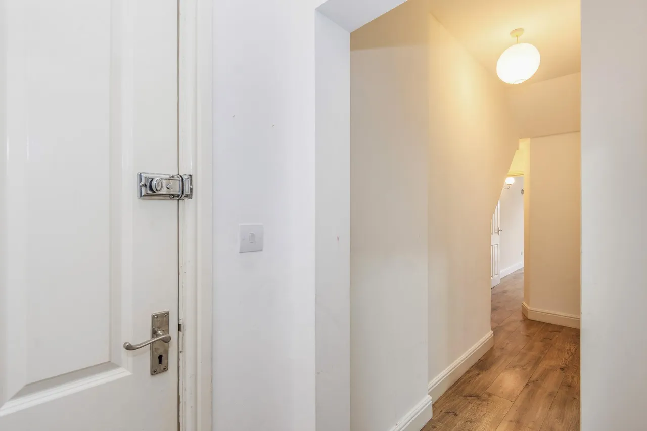 Berrymead Gardens, London, W3, photo 17