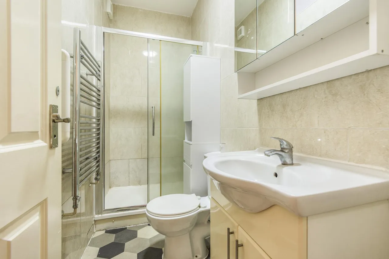Berrymead Gardens, London, W3, photo 18
