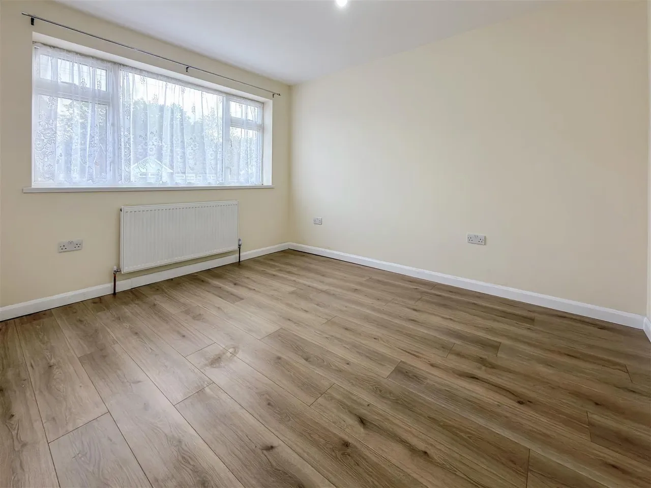 Oak Way, Feltham, photo 5