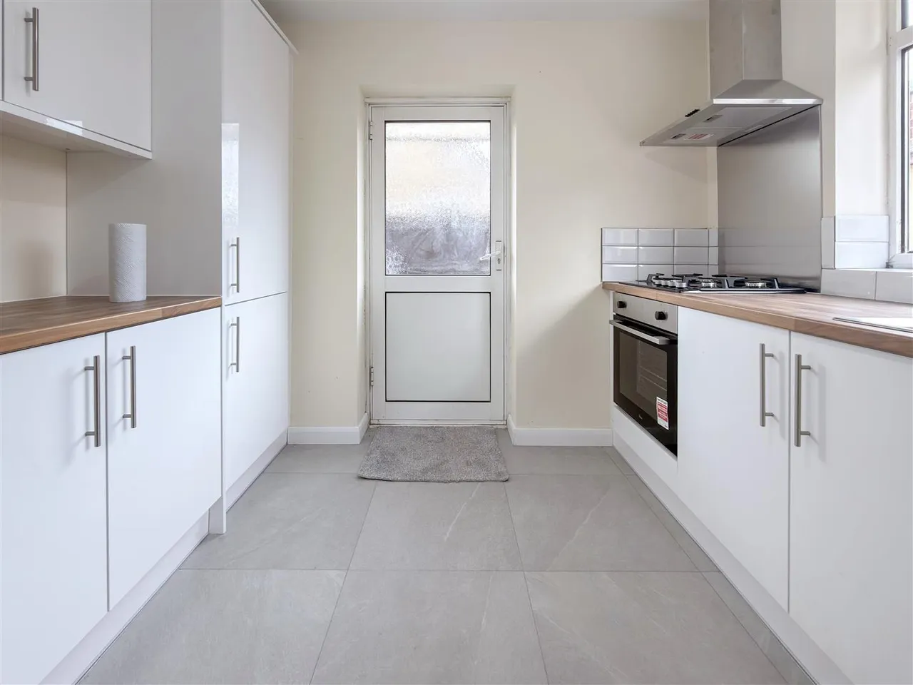 Oak Way, Feltham, photo 3