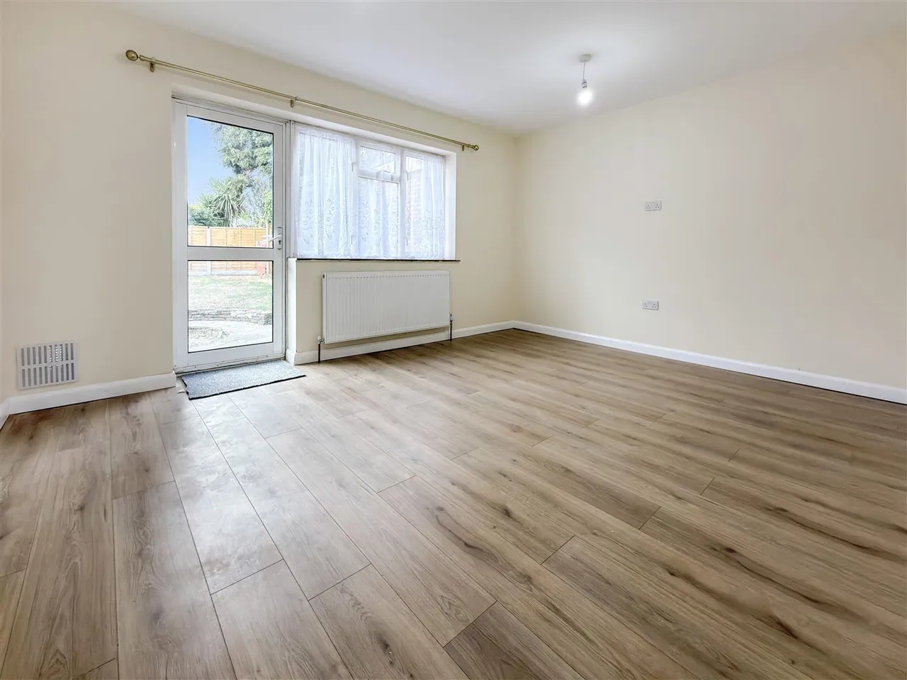 Oak Way, Feltham, photo 2