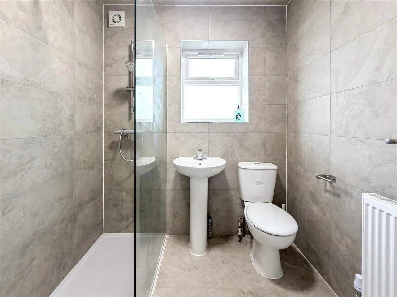 Oak Way, Feltham, photo 7