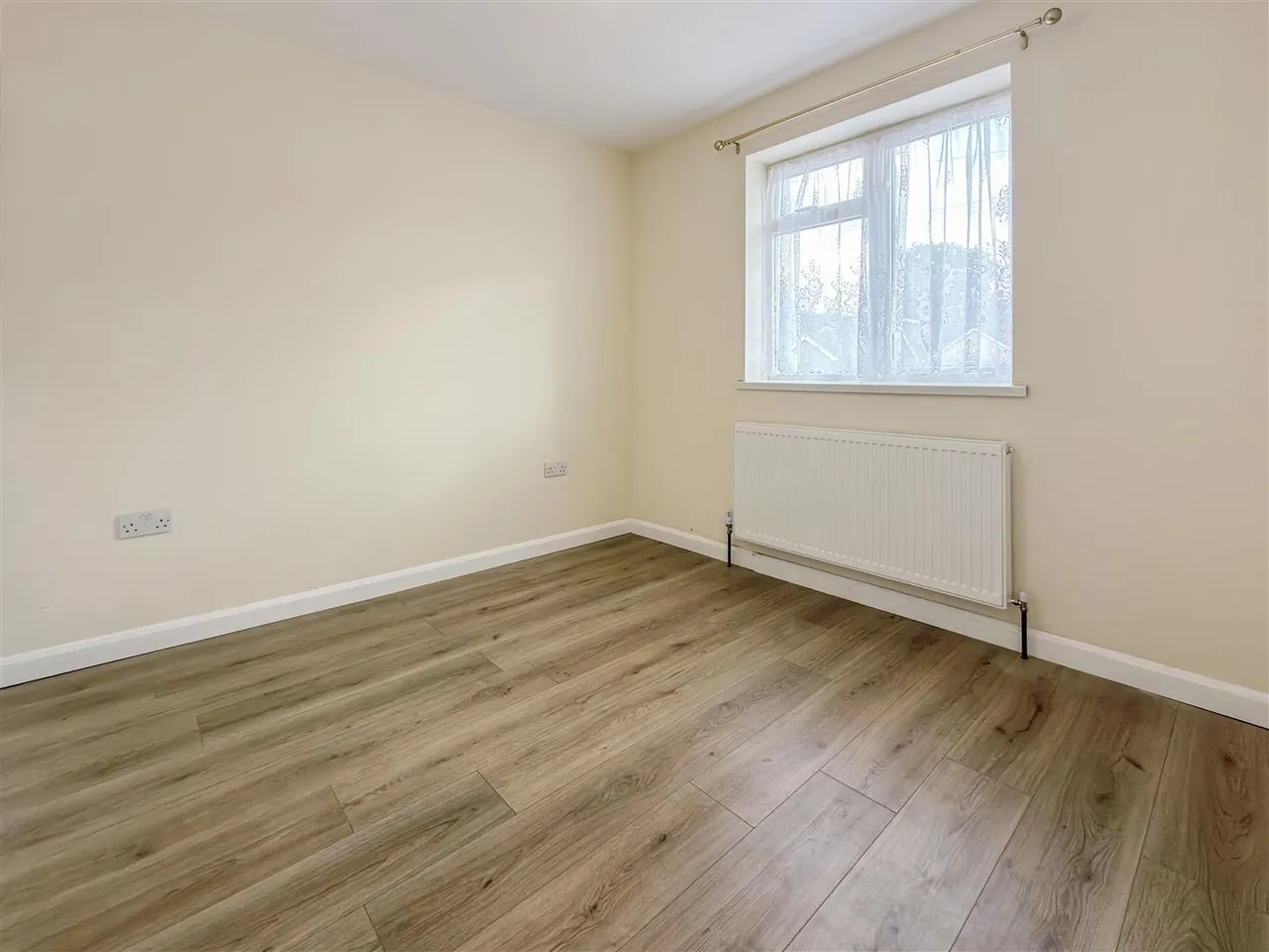 Oak Way, Feltham, photo 6