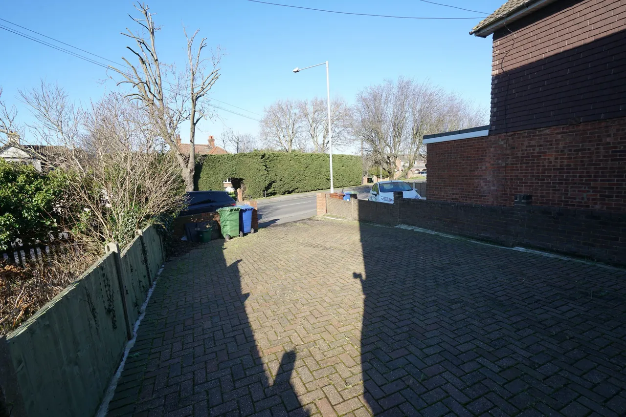 Southend Road, Stanford-le-Hope, Essex, SS17 7AH, photo 3