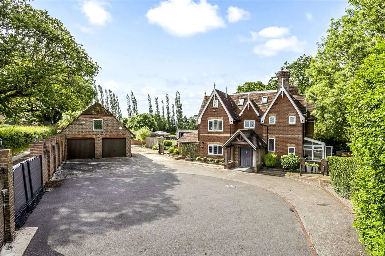 4 bed house for sale — Bines Road, Partridge Green, Horsham, West Sussex, RH13 8EQ