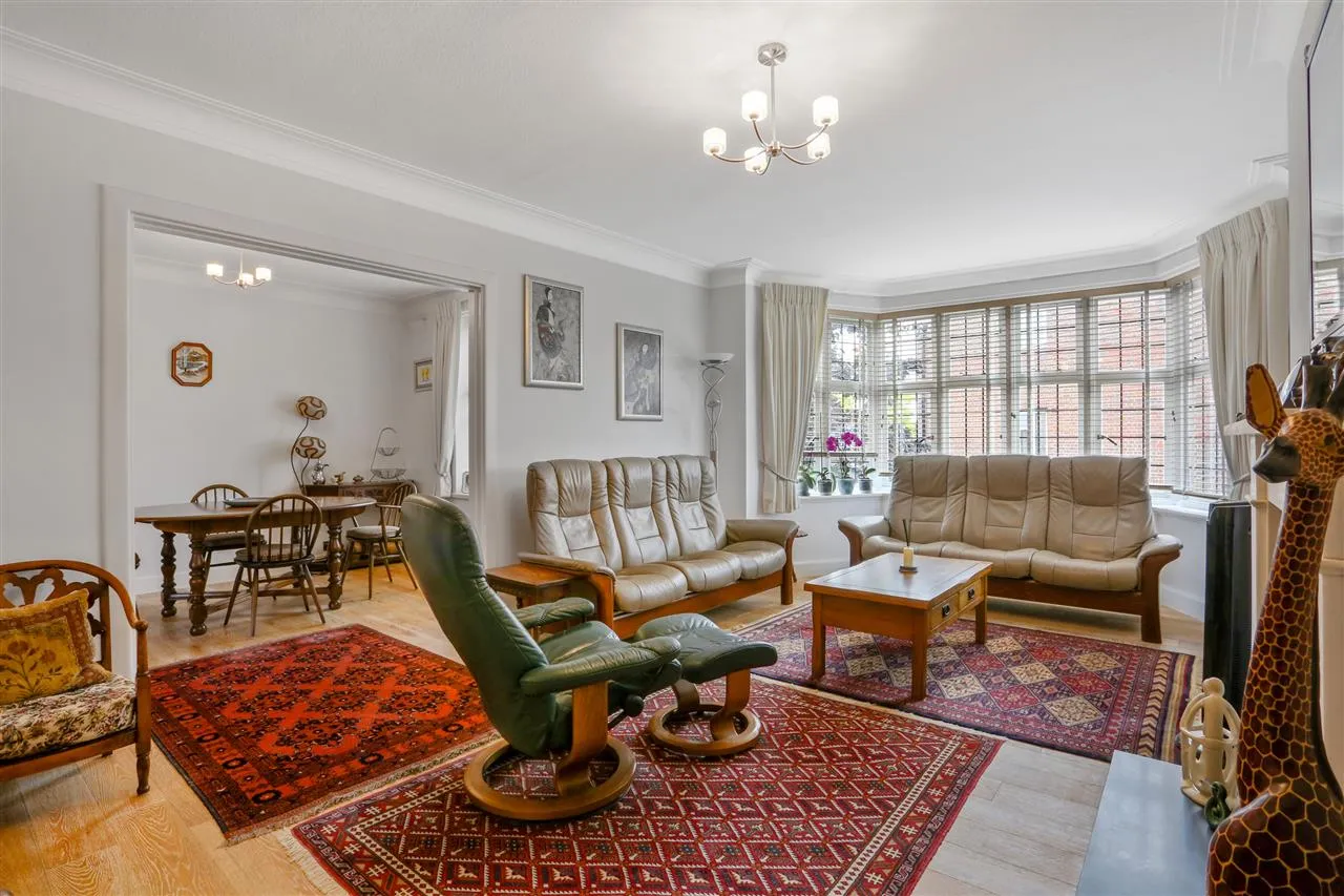 Highlands Heath, Portsmouth Road, London, photo 2