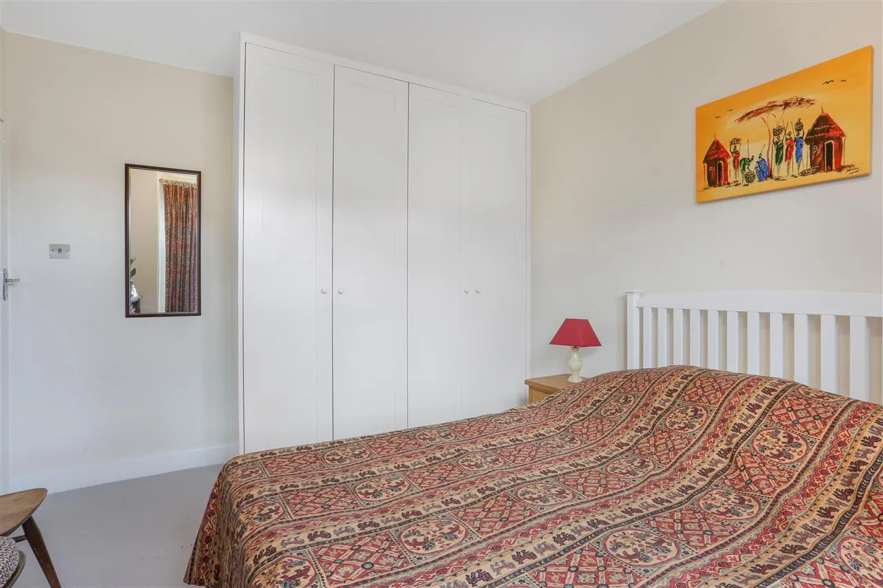 Highlands Heath, Portsmouth Road, London, photo 9