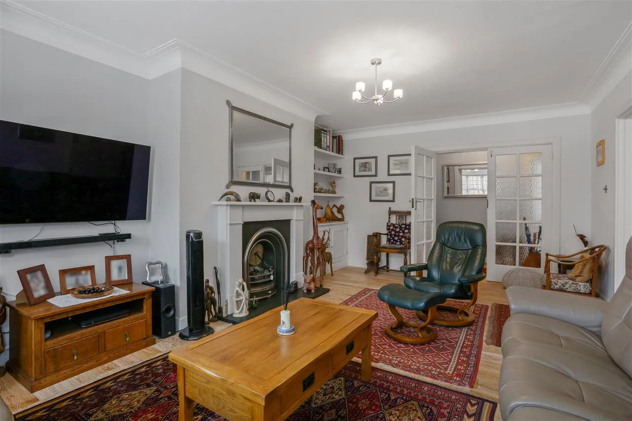 Highlands Heath, Portsmouth Road, London, photo 6