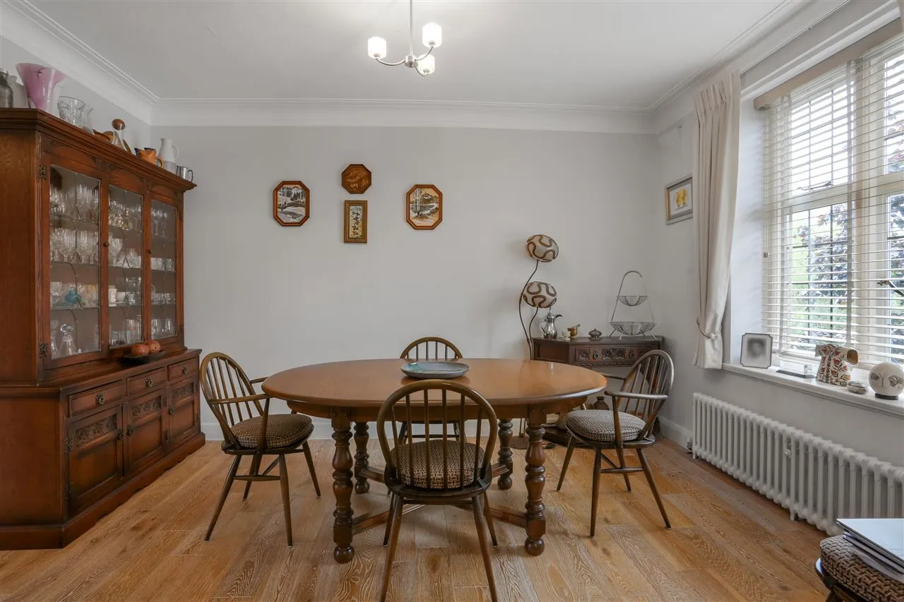 Highlands Heath, Portsmouth Road, London, photo 11
