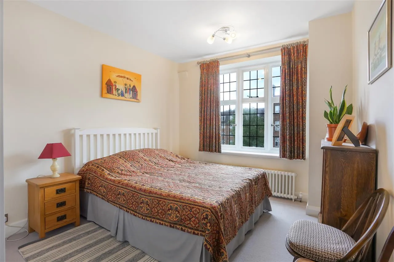 Highlands Heath, Portsmouth Road, London, photo 8
