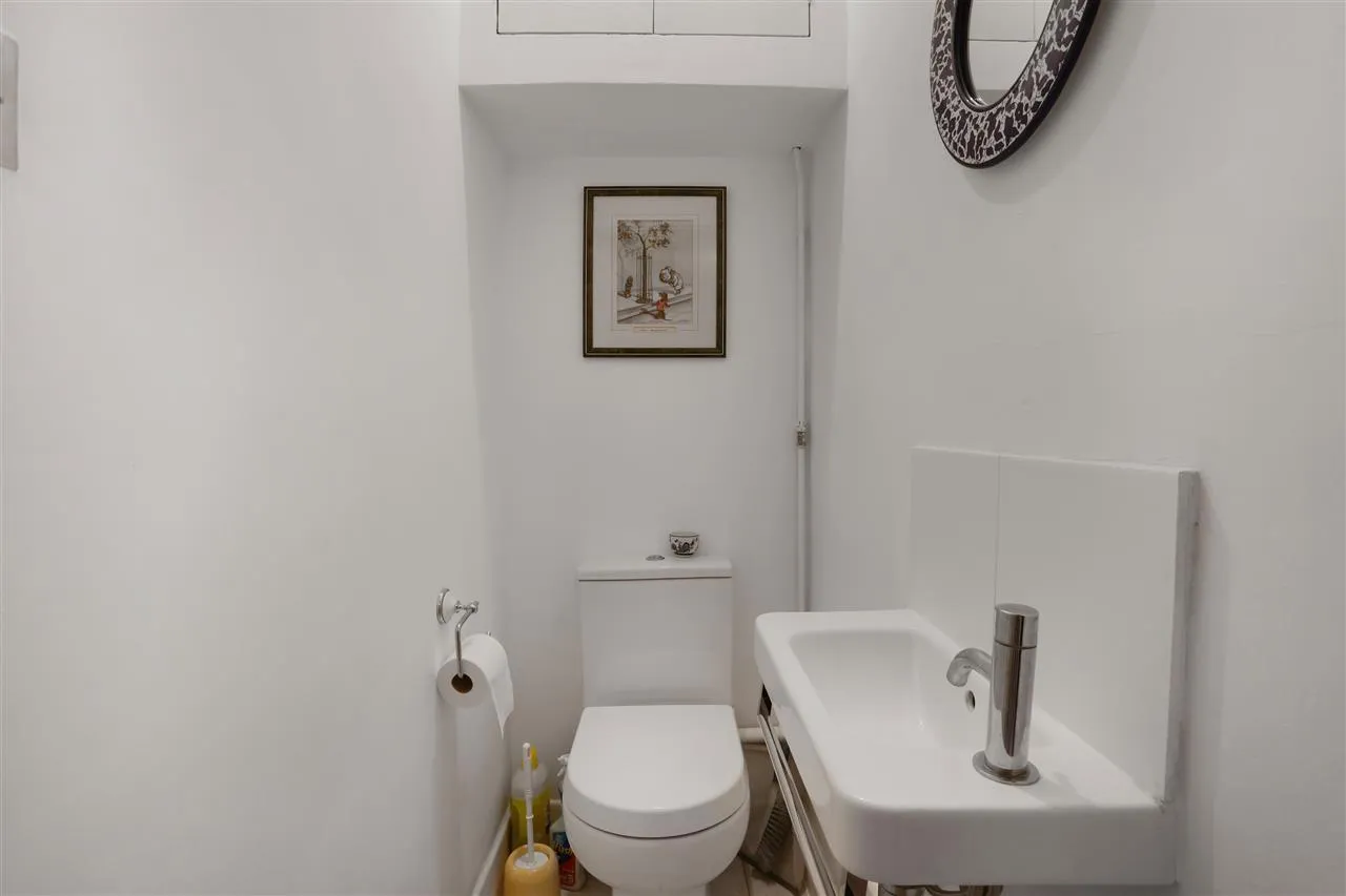 Highlands Heath, Portsmouth Road, London, photo 12