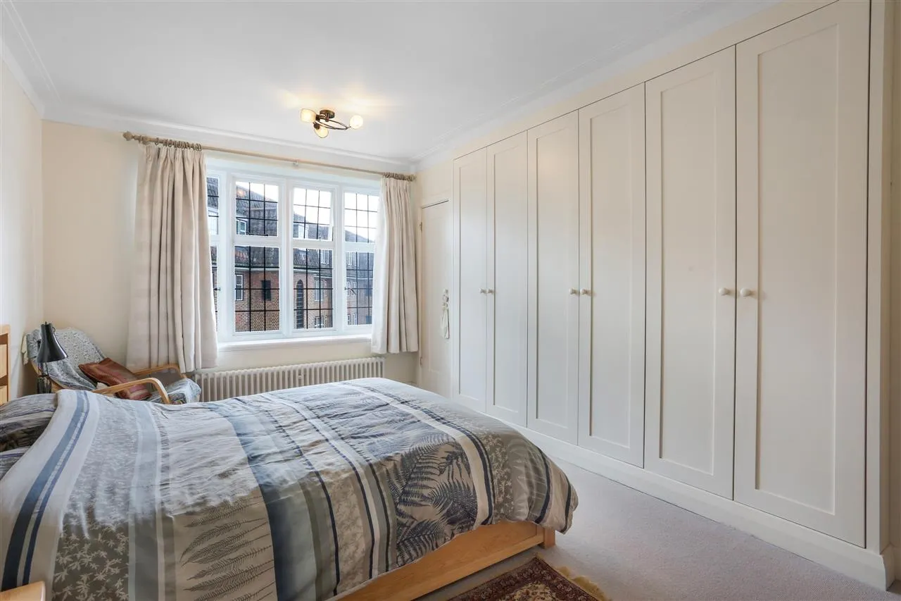 Highlands Heath, Portsmouth Road, London, photo 4