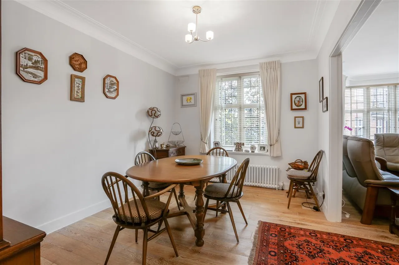 Highlands Heath, Portsmouth Road, London, photo 7