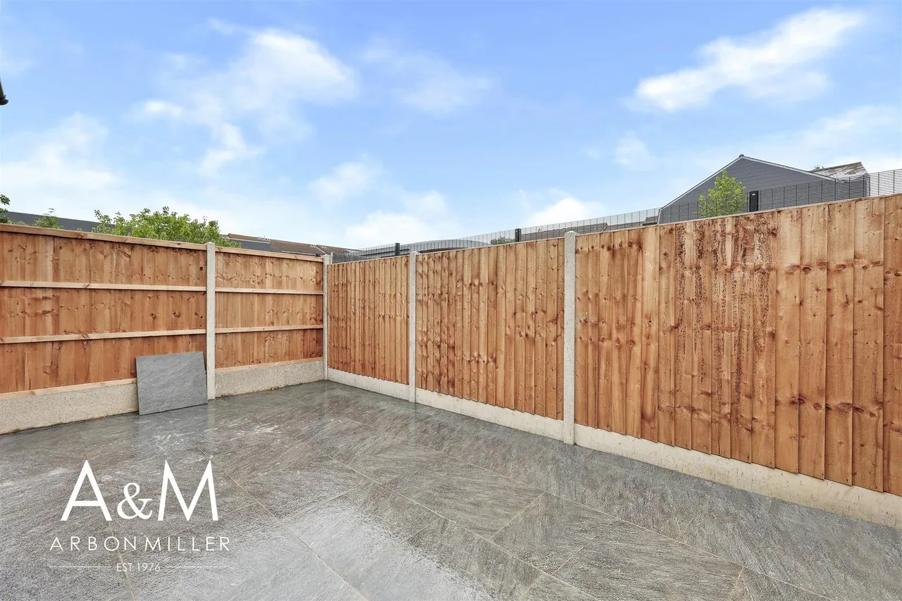 Limes Avenue, Chigwell, Essex, IG75NT, photo 15