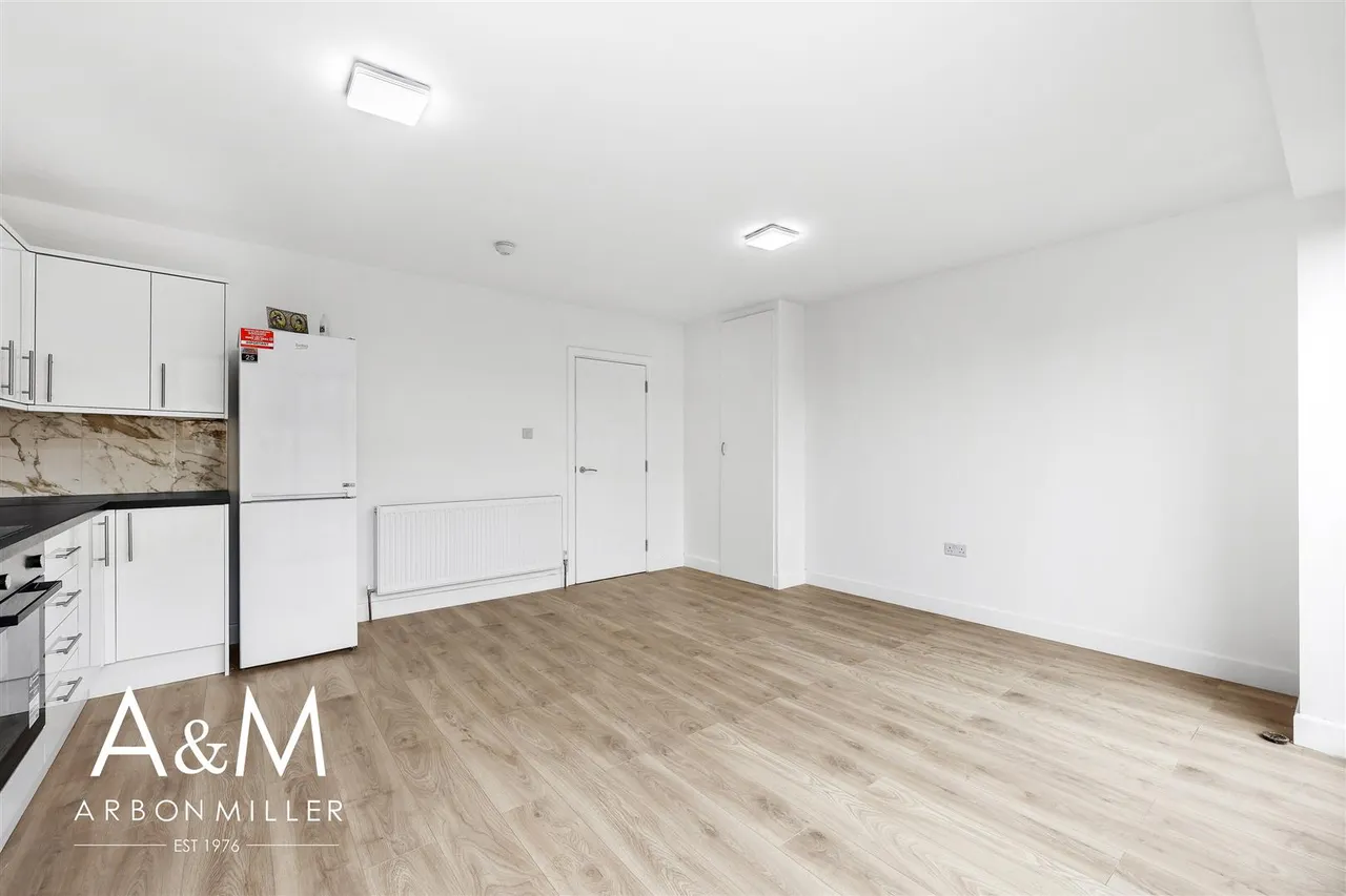 Limes Avenue, Chigwell, Essex, IG75NT, photo 6