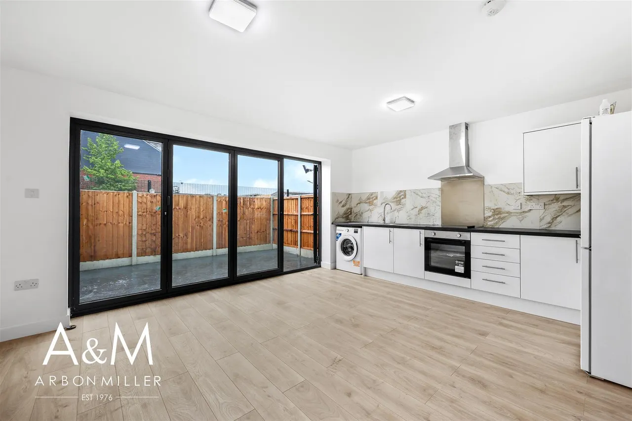 Limes Avenue, Chigwell, Essex, IG75NT, photo 5