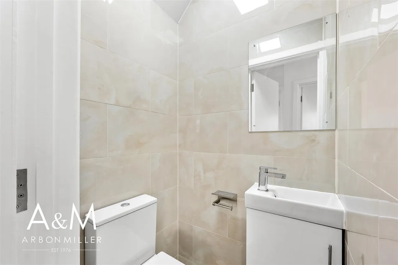 Limes Avenue, Chigwell, Essex, IG75NT, photo 11