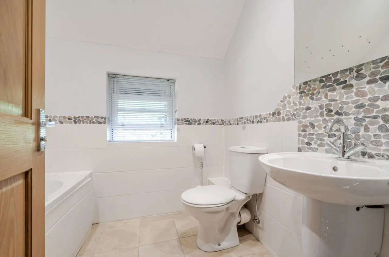 Farnham Road, Liss, GU33, photo 20