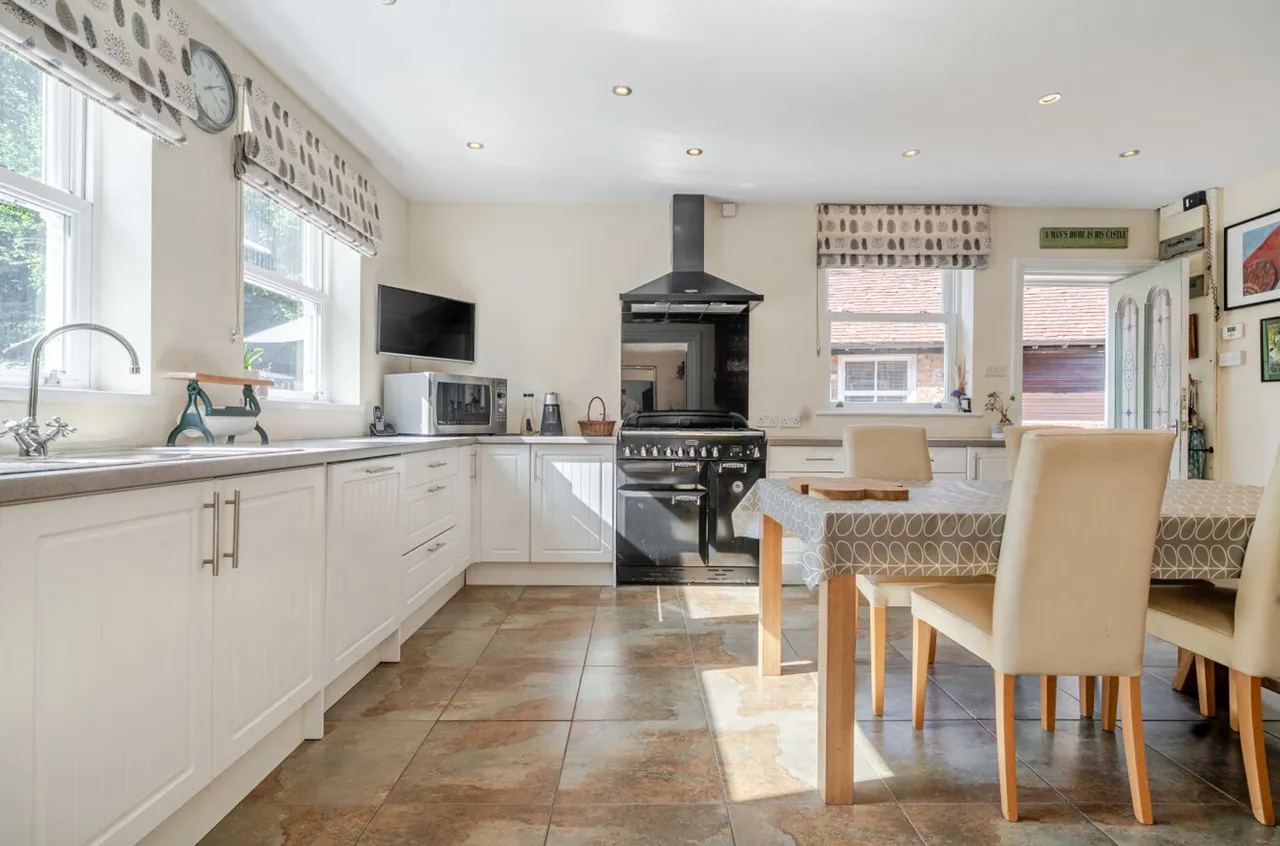 Farnham Road, Liss, GU33, photo 7