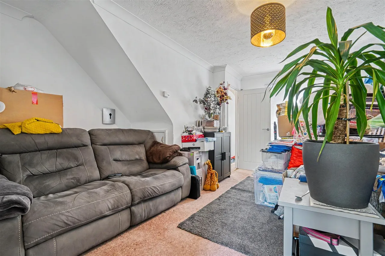 Primrose Close, Wyke, photo 4