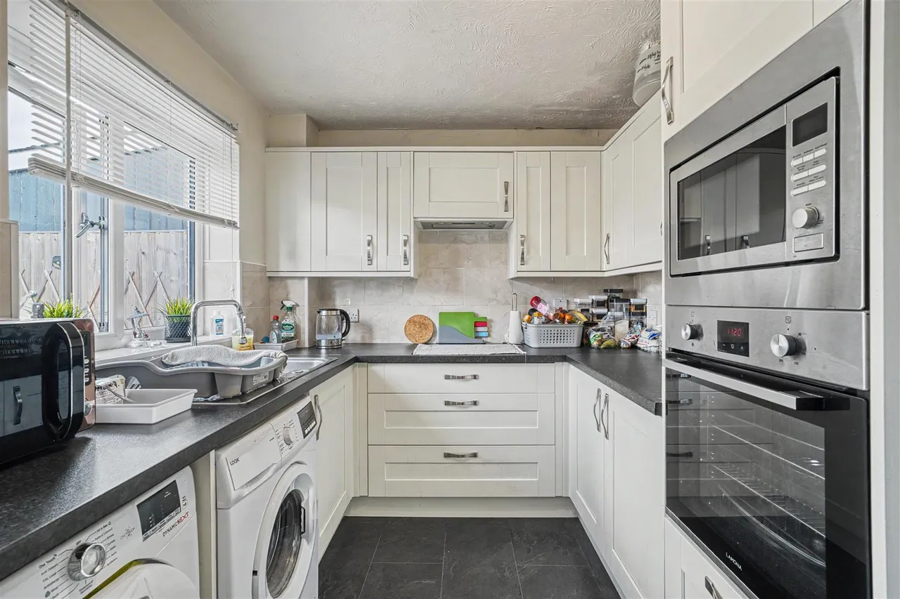 Primrose Close, Wyke, photo 7