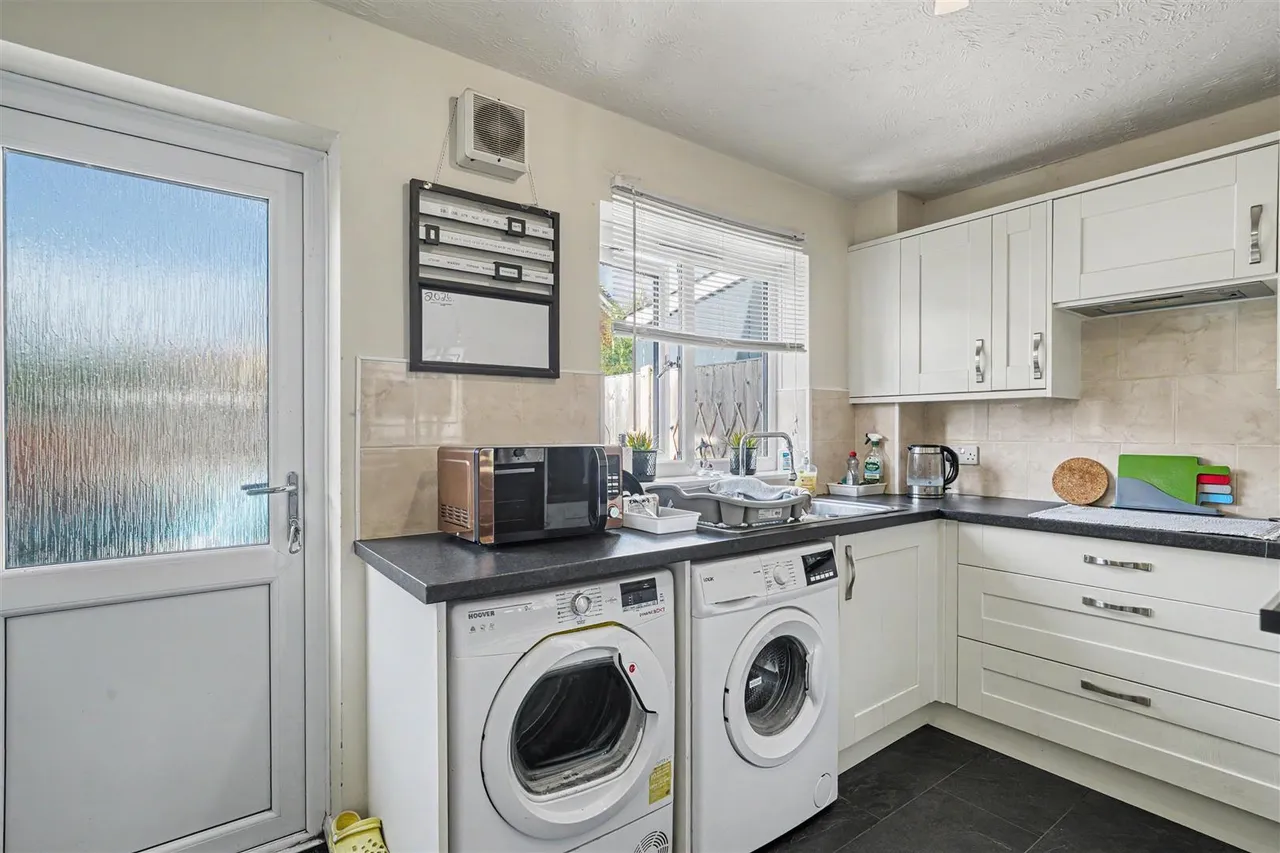 Primrose Close, Wyke, photo 6