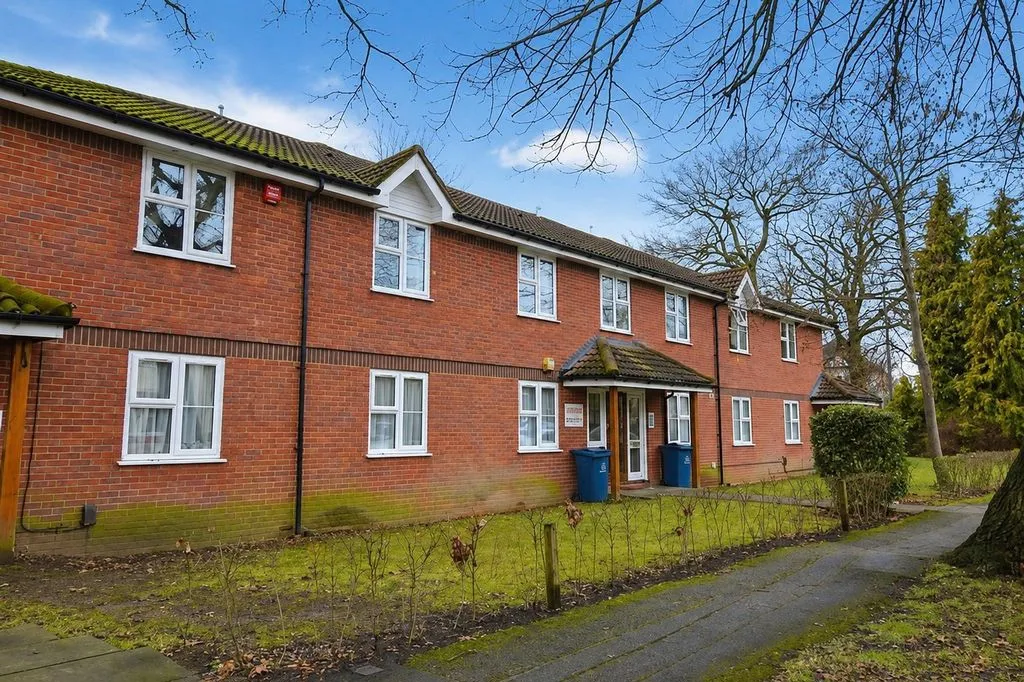 flat for sale — Parkfield Avenue, North Harrow HA2 6NR