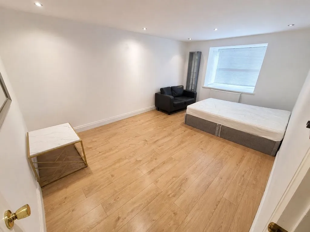 Parkfield Avenue, North Harrow HA2 6NR, photo 4