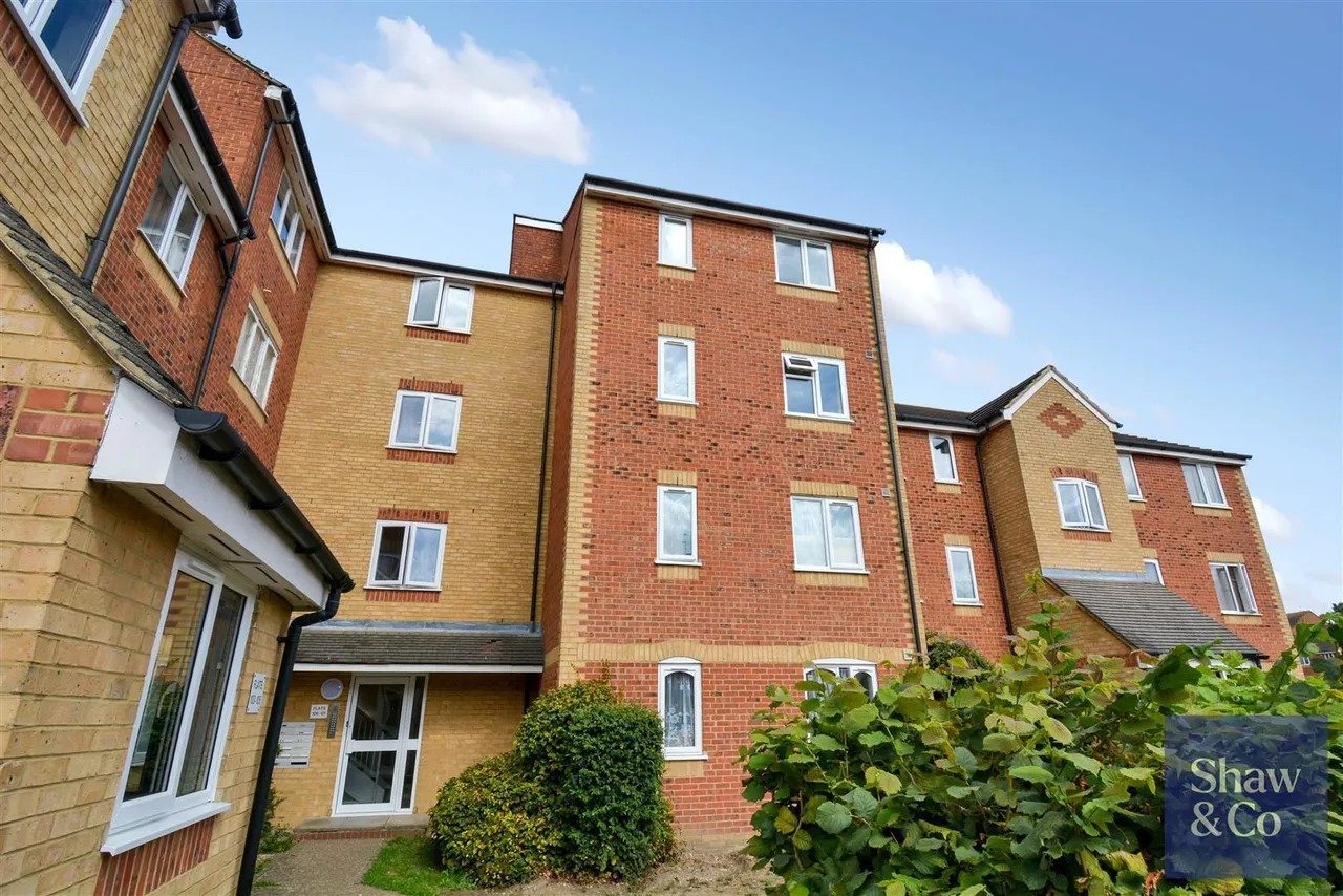 2 bed flat for sale, Burket Close, Southall