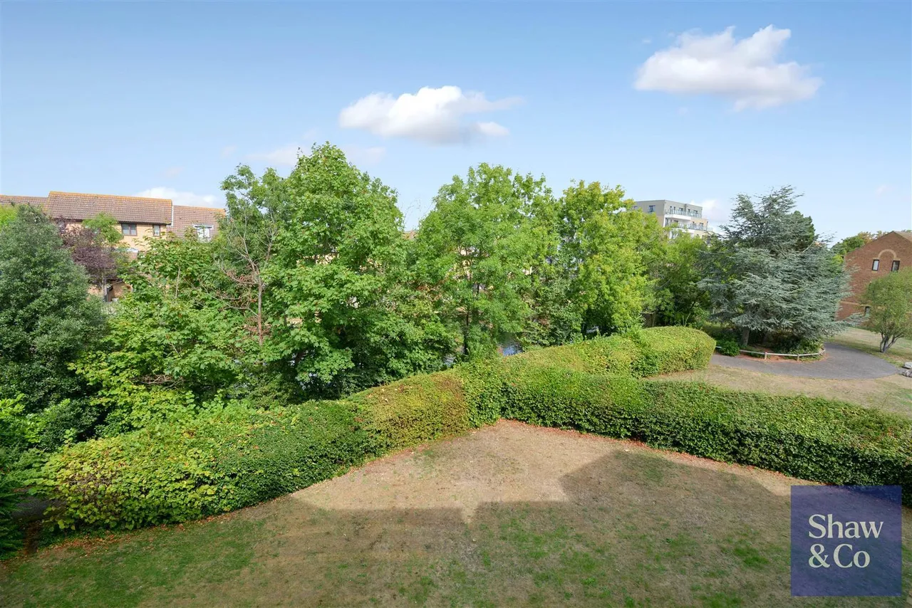 Burket Close, Southall, photo 9