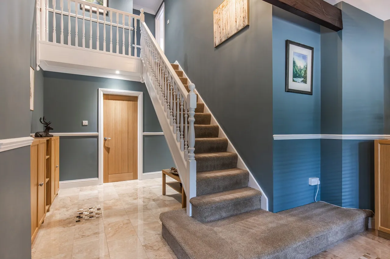 Stunning Detached Four Bedroom Home i, photo 13