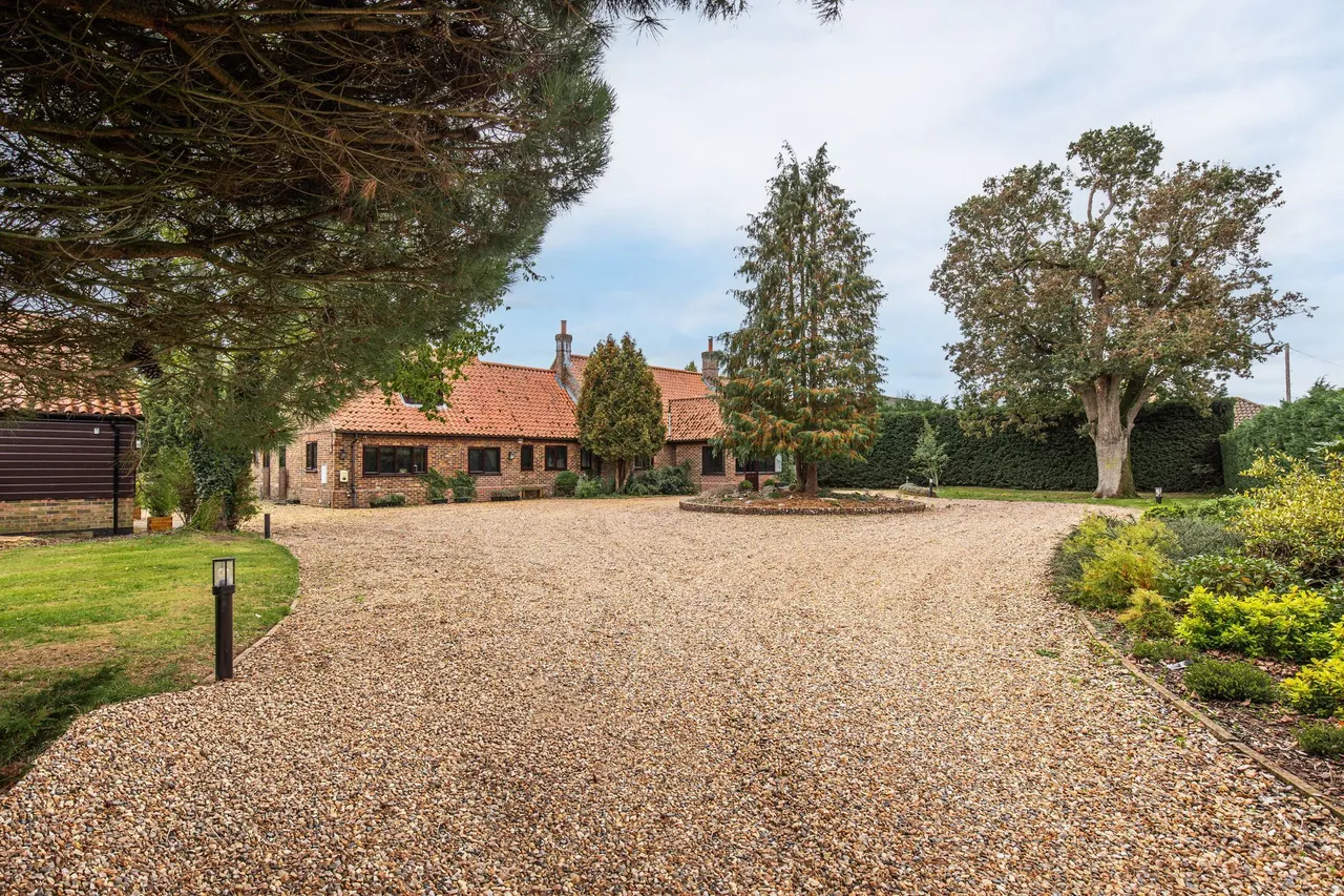 Stunning Detached Four Bedroom Home i, photo 26