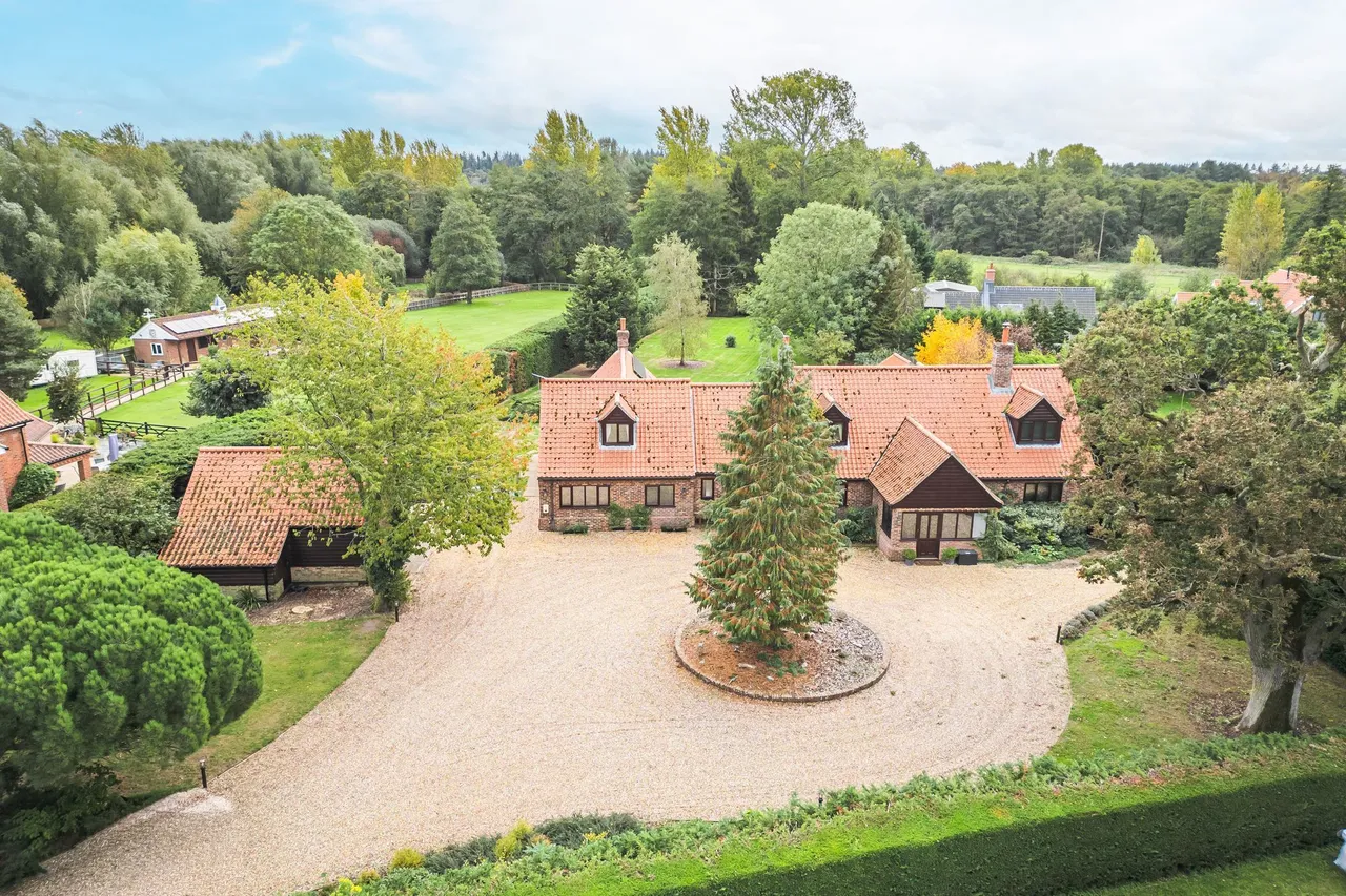4 bed house for sale, Stunning Detached Four Bedroom Home i