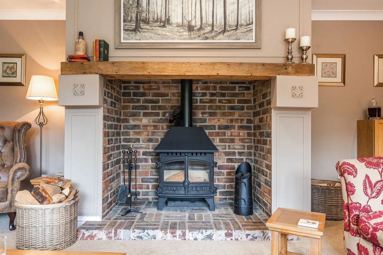 Stunning Detached Four Bedroom Home i, photo 8