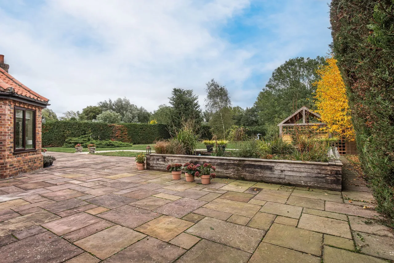 Stunning Detached Four Bedroom Home i, photo 20