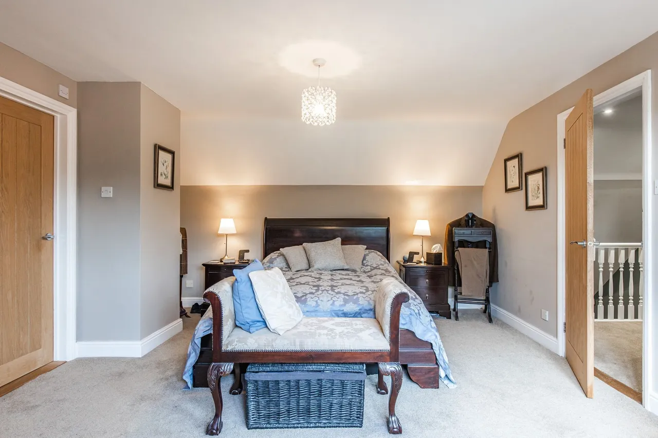 Stunning Detached Four Bedroom Home i, photo 14