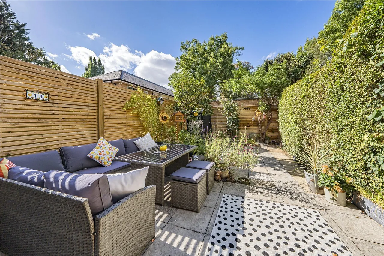 Old Farm Road, West Drayton, UB7, photo 3