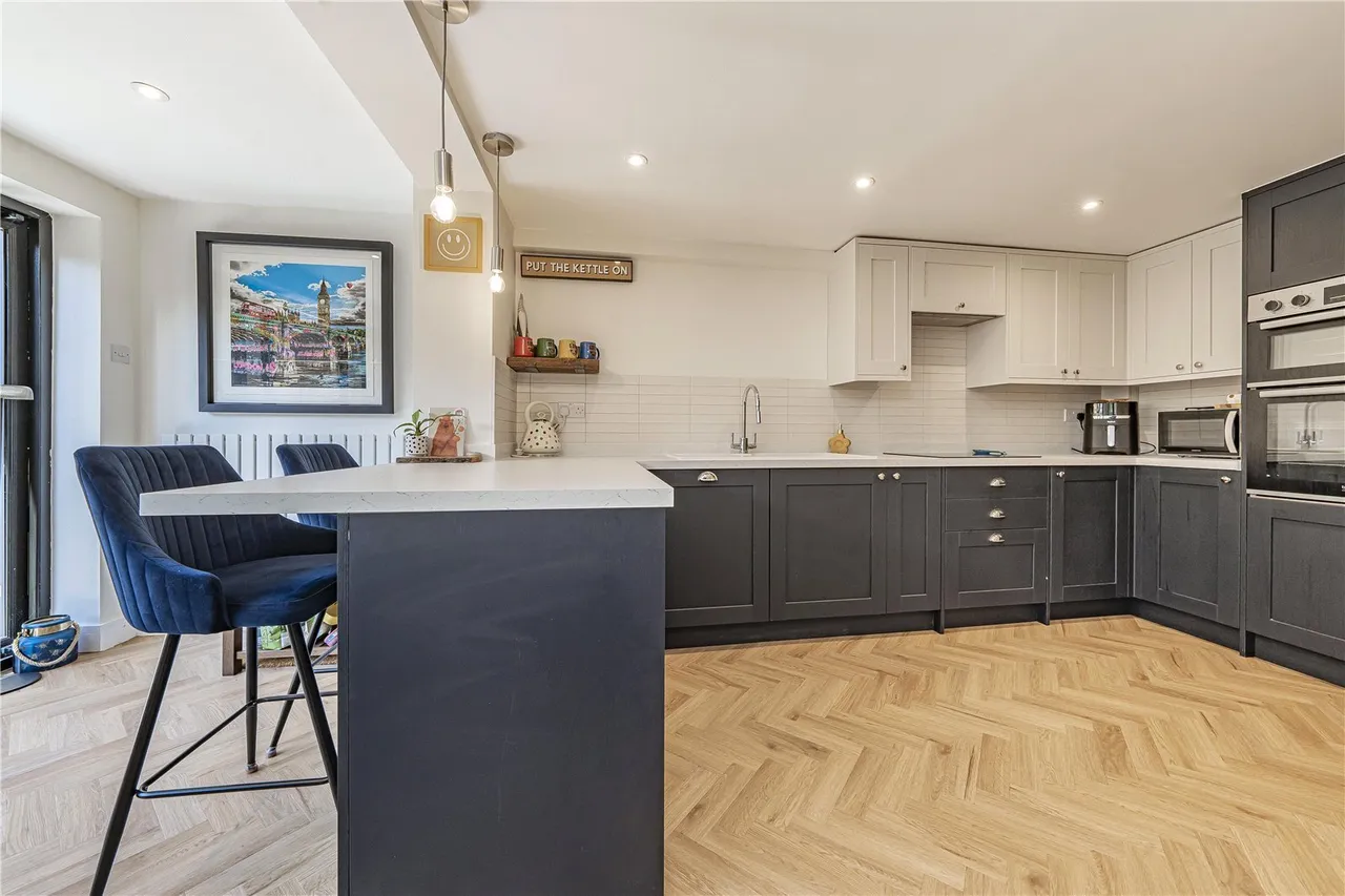 Old Farm Road, West Drayton, UB7, photo 2