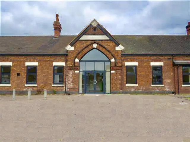 2 bed flat to rent, Wolverhampton Road, WS11