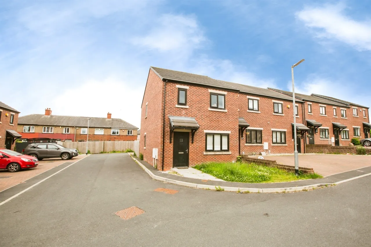 3 bed house for sale — Acre Close, Halifax