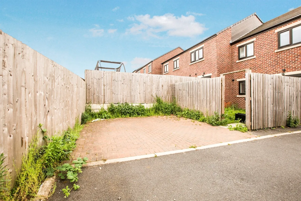 Acre Close, Halifax, photo 9